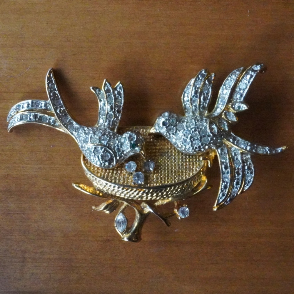 Share Vintage "Birds in Nest" Figural Brooch, GIA Verified, Mid-Century Swallows